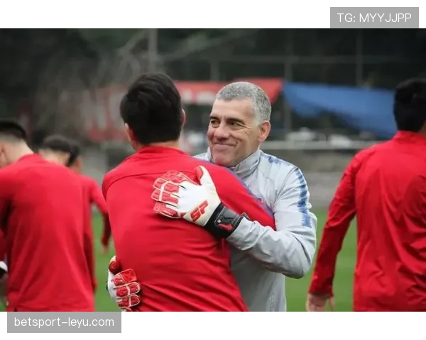 恰尔汗奥卢创新训练方法助力球队状态回暖，全力备战新赛季