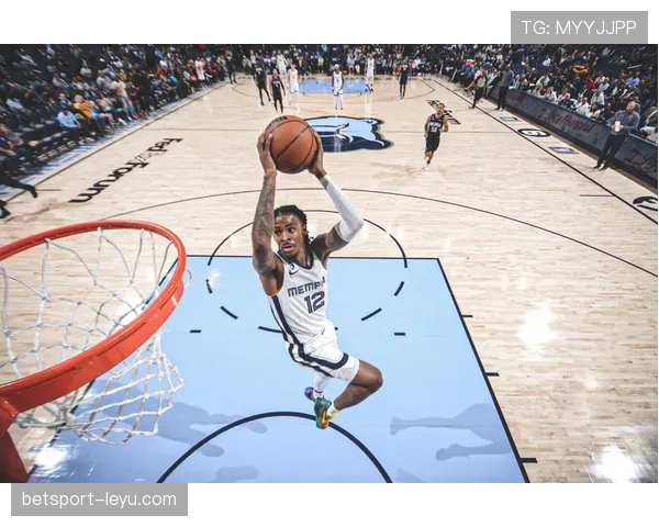 看贾·莫兰特的日常像在刷明星豪门花絮，我的午饭瞬间变泡面